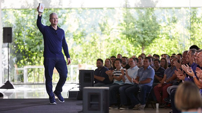 Tim Cook: "Apple 1 milyarıncı iPhone'u sattı"