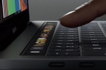 Yeni MacBook Pro’da TouchBar ile yapabileceğiniz 10 çok güzel hareket