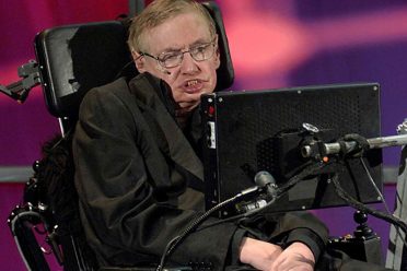 Hawking: Uzaylılar istilacı zorbalar olabilir