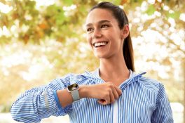 Fitbit en hafif akıllı saati Fitbit Versa’yı tanıttı