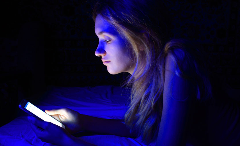 Akıllı telefon ve tabletlerin yaydığı mavi ışık neden zararlı?