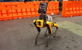 Boston Dynamics'in robot köpeği SpotMini, doktorlara yardım etmeye başladı