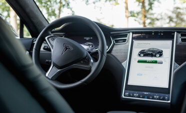 Tesla dokunmatik ekranı