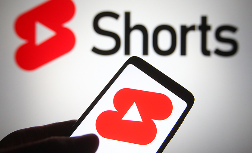 YouTube, yeni özelliği ile uzun içeriklerden Shorts videoları oluşturmayı kolaylaştırıyor.